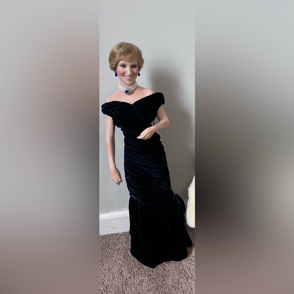 Princess Diana- The Ashton Drake Galleries Porcelain Doll w/COA